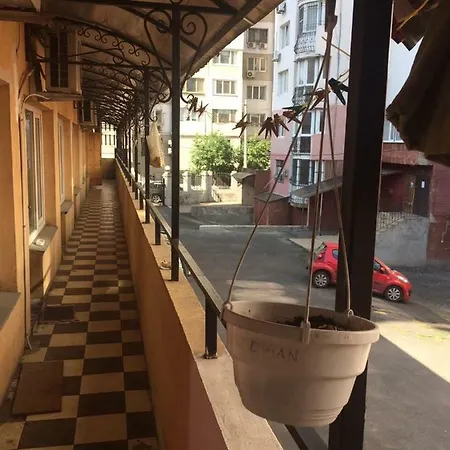 Леонтовича, 6 *